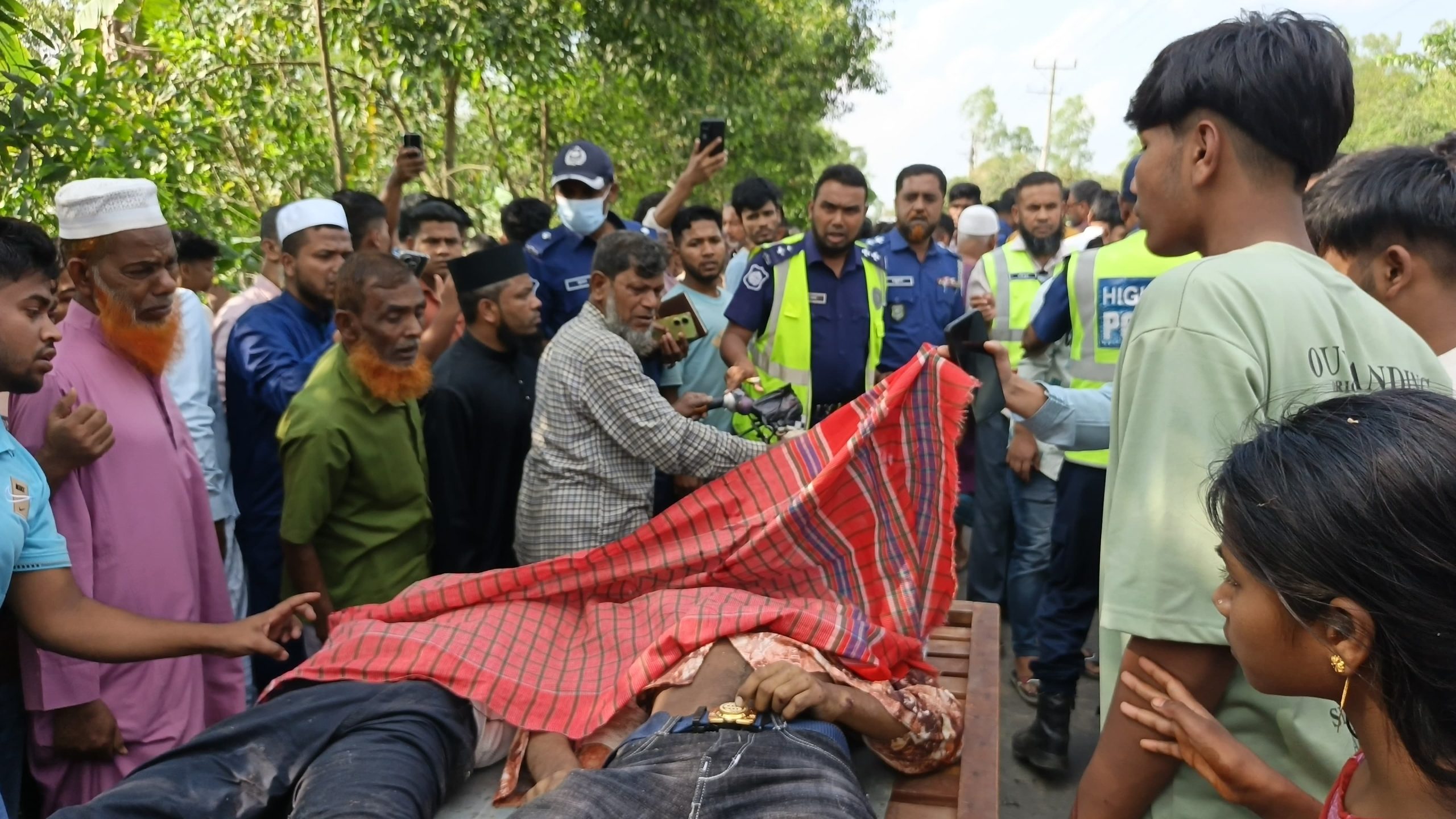 এবারের ঈদযাত্রায় সড়ক, রেল ও নৌপথে ৩৭৭টি দুর্ঘটনায় ৩৯৪ জন নিহত-যাত্রী কল্যাণ সমিতি