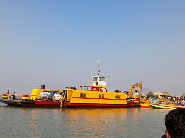 বাজিতপুর  ফেরিঘাটে লাগামহীন টোল আদায়, সরকারি টেক্স ফাঁকি