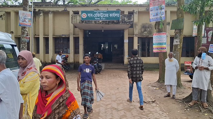 রংপুরে সাব-রেজিস্টার অফিসে নিয়োগ প্রক্রিয়ায় ভয়াবহ অনিয়ম, দুর্নীতি ও জালিয়াতির অভিযোগ