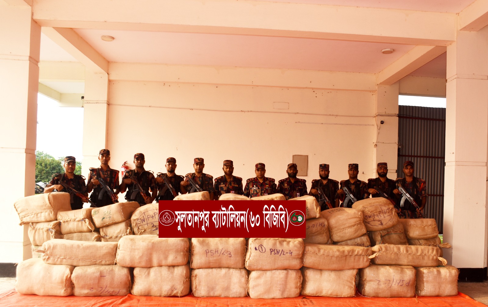 আখাউড়ায় আড়াই কোটি টাকার শাড়ি জব্দ
