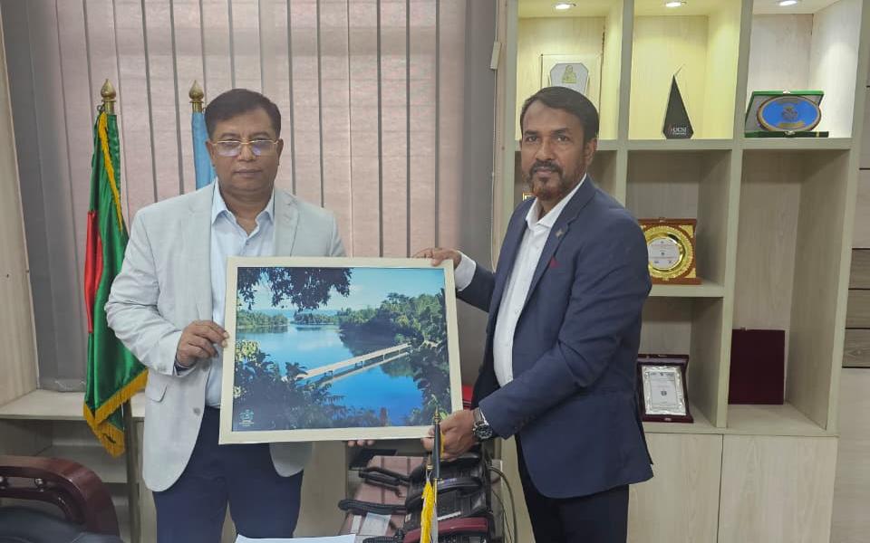 ইউজিসি চেয়ারম্যানের সাথে রাবিপ্রবি উপাচার্যের সৌজন্য সাক্ষাৎ