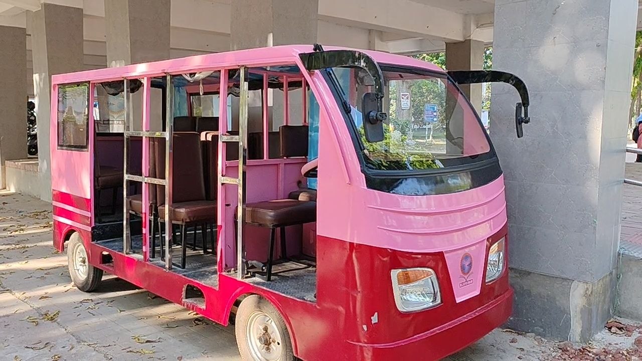 রুয়েটে ছাত্রীদের জন্য চালু হলো স্বল্প খরচের বৈদ্যুতিক যান—জ্বালানি সংকটে নতুন সমাধান