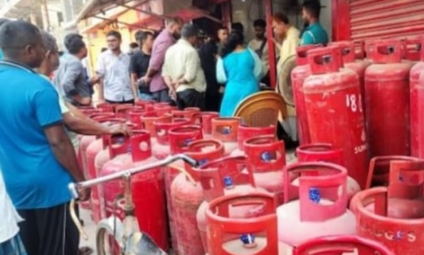 বরিশালে অতিরিক্ত দামে গ্যাস সিলিন্ডার বিক্রি করায় ভোক্তা অধিদপ্তরের জরিমানা