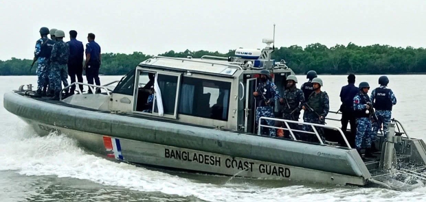 কয়রায় নিখোঁজ জেলেদের সন্ধানে ফায়ার সার্ভিস এবং নৌবাহিনীর ডুবুরী দলের অভিযান সমাপ্ত; মেলে নিখোঁজ