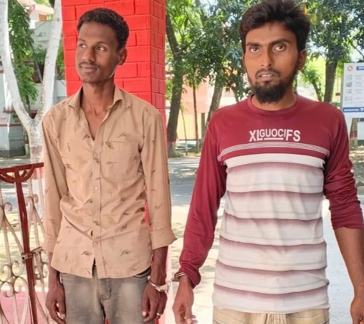 কালাইয়ে অবৈধভাবে মজুদ তেল নিয়ে যাওয়ার পথে জনতার হাতে দুই কালোবাজারি আটক