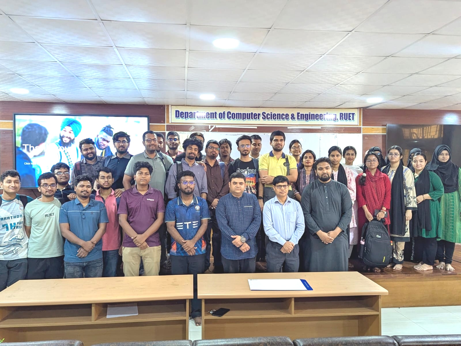 নারীদের জন্য STEM-এ যুক্তরাজ্যের স্কলারশিপ: রুয়েটে তথ্যবহুল সেমিনার অনুষ্ঠিত