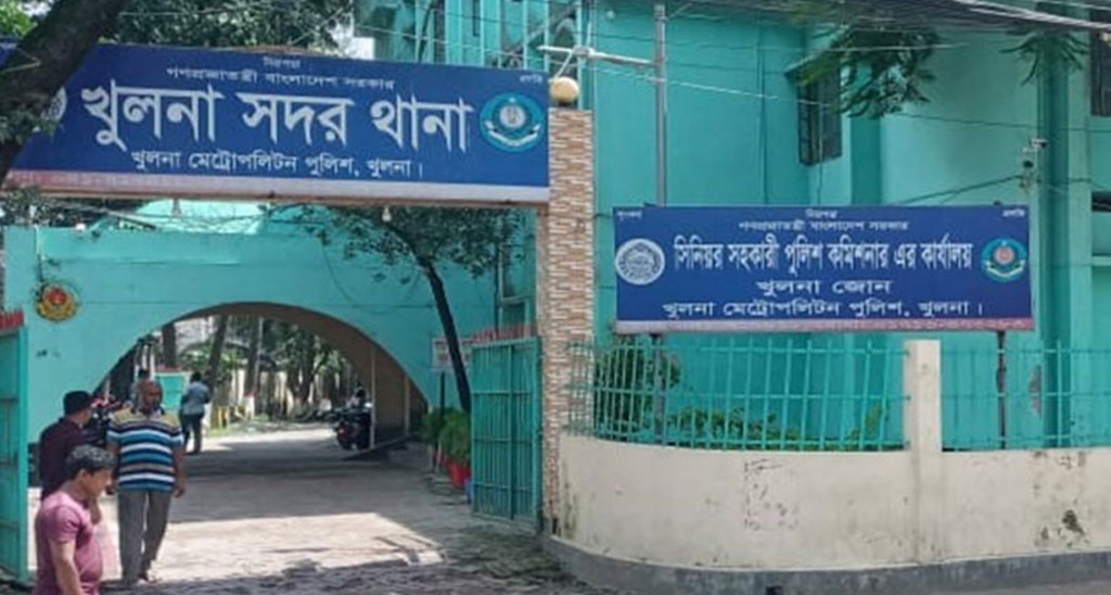 খুলনায় পূর্ব শত্রুতার জেরে যুবককে ইট দিয়ে হামলা, গুরুতর আহত