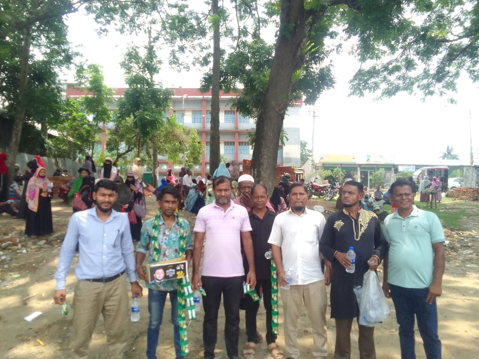 এসএসসি পরীক্ষার্থীদের অভিভাবকদের পাশে হোসেনপুর উপজেলা চেয়ারম্যান প্রার্থী এড. মাজহারুল