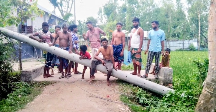 বদরগঞ্জে ৪ হাজার মানুষ অন্ধকারে, দুর্ভোগ চরমে