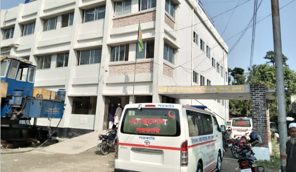চালক সংকটে ৬ মাস বন্ধ কয়রা স্বাস্থ্য কমপ্লেক্সের অ্যাম্বুলেন্স,বাড়ছে রোগীদের দুর্ভোগ