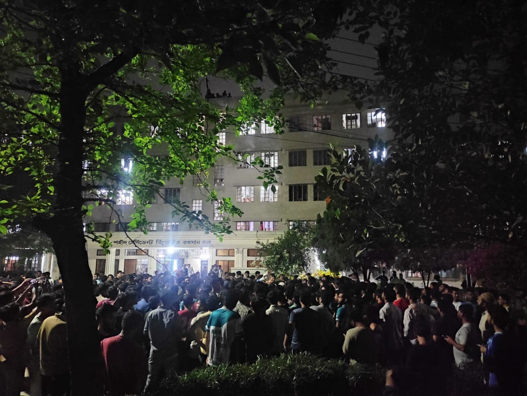 রুয়েটে দেয়াল লিখন ইস্যুতে উত্তেজনা, জিয়া হলে ছাত্রদল ও সাধারণ শিক্ষার্থীর মুখোমুখি অবস্থান