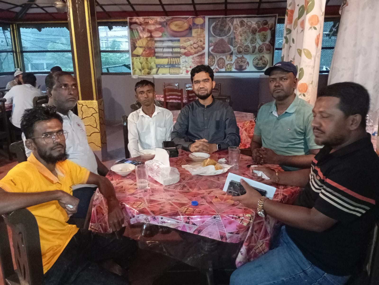 উখিয়ায় সেই রিক্সা চালকের পাশে দাড়ঁলেন মানবিক ব্যক্তি সোহেল চৌধুরী