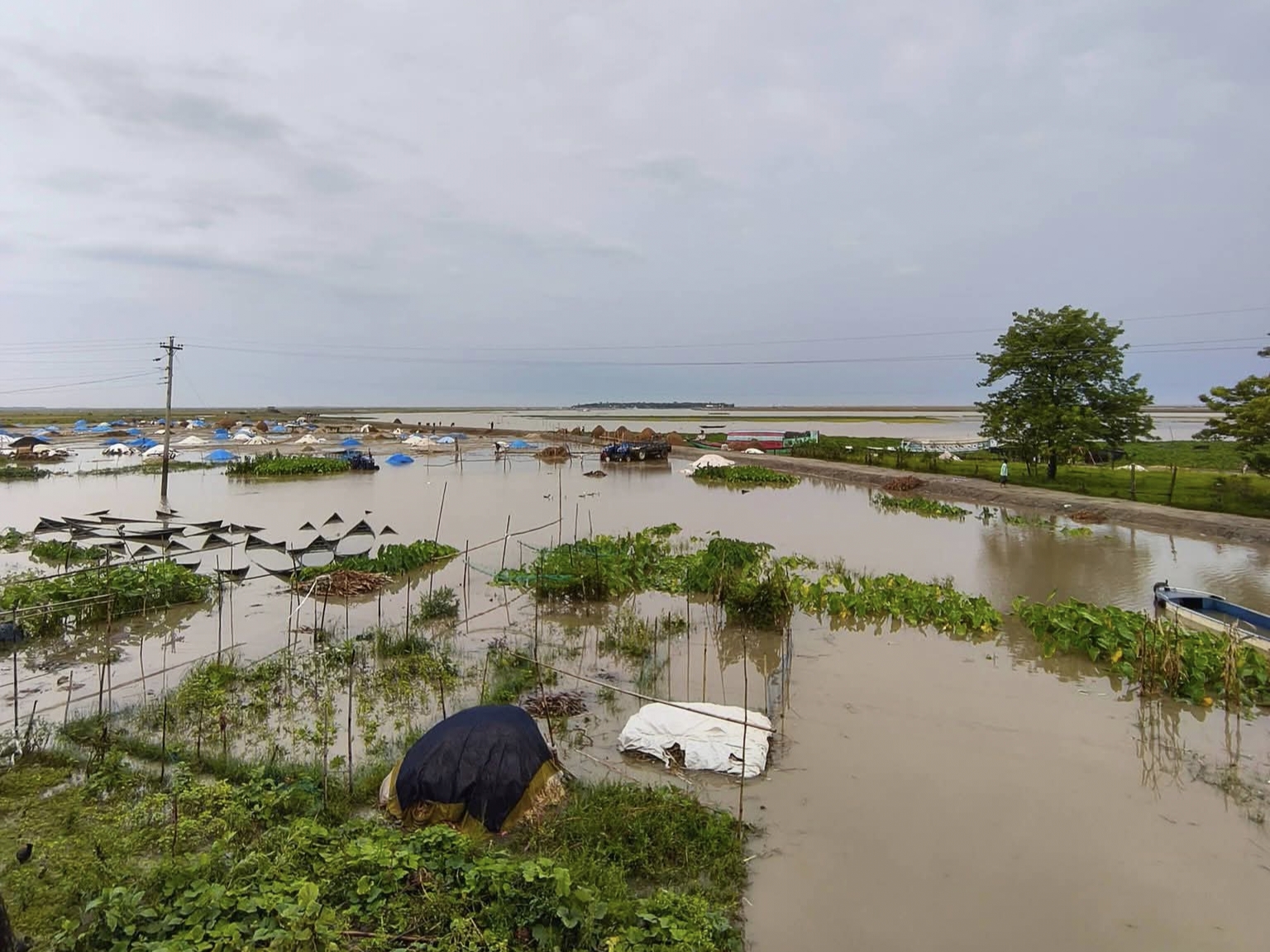 বাড়ন্ত পানির তাণ্ডবে শঙ্কিত কৃষক, অনিশ্চয়তায় স্বপ্নের ফসল