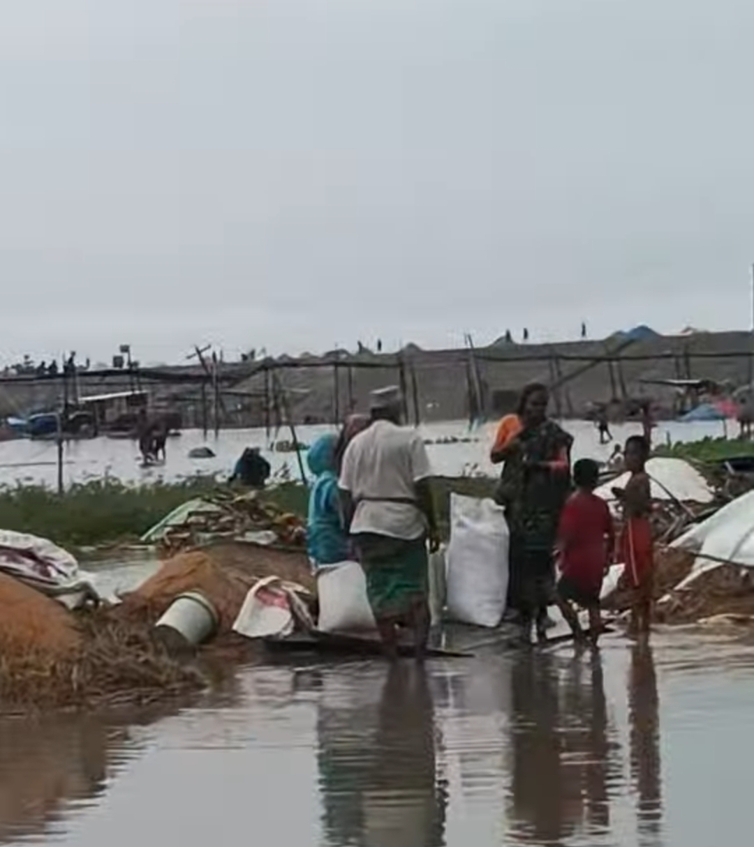 কিশোরগঞ্জের হাওর অঞ্চলের কৃষকদের কাটা ধান পানিতে ভাসছে-চারদিকে কান্নার আওয়াজ