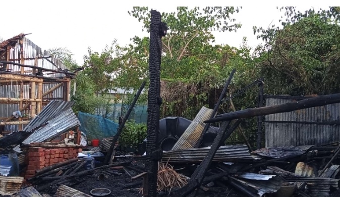 মোংলায় ভয়াবহ অগ্নিকাণ্ড: ৪টি দোকান পুড়ে ছাই, প্রায় ৩৫ লক্ষ টাকার ক্ষতি