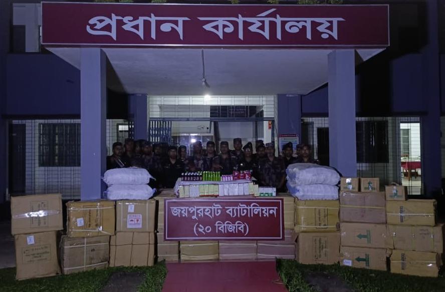 জয়পুরহাটে কুরিয়ারের গোডাউনে অভিযানে অবৈধ সিরাপ ও জর্দা জব্দ