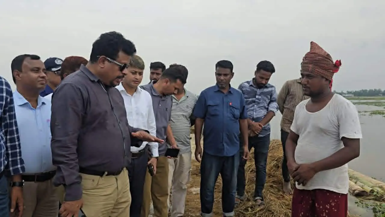 কিশোরগঞ্জের হাওরের পরিস্থিতি পরিদর্শনে দুর্যোগ ব্যবস্থাপনা ও ত্রাণ সচিব সাইদুর রহমান