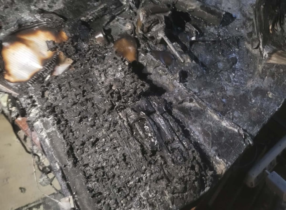 শেরে বাংলা হলে আগুন, শিক্ষার্থীর ল্যাপটপসহ মালামাল পুড়ে ছাই