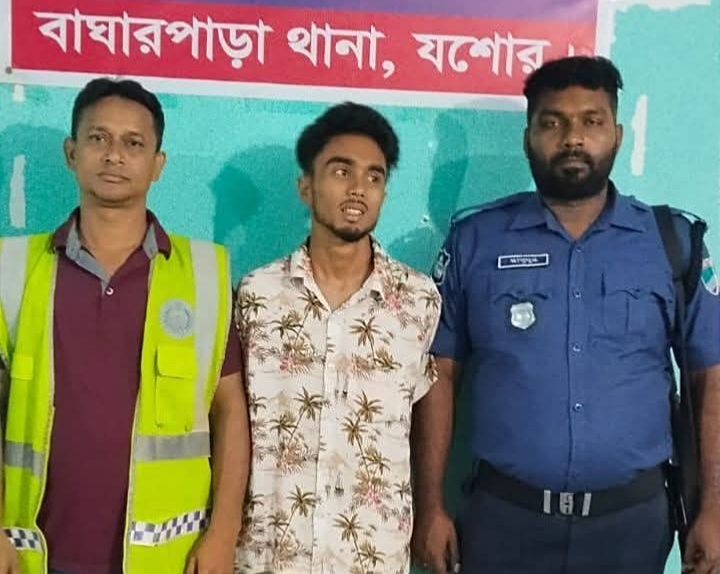 যশোরের খাজুরায় মাদকবিরোধী অভিযান: ২০ পিস ইয়াবাসহ আকাশ নামে এক যুবক গ্রেপ্তার