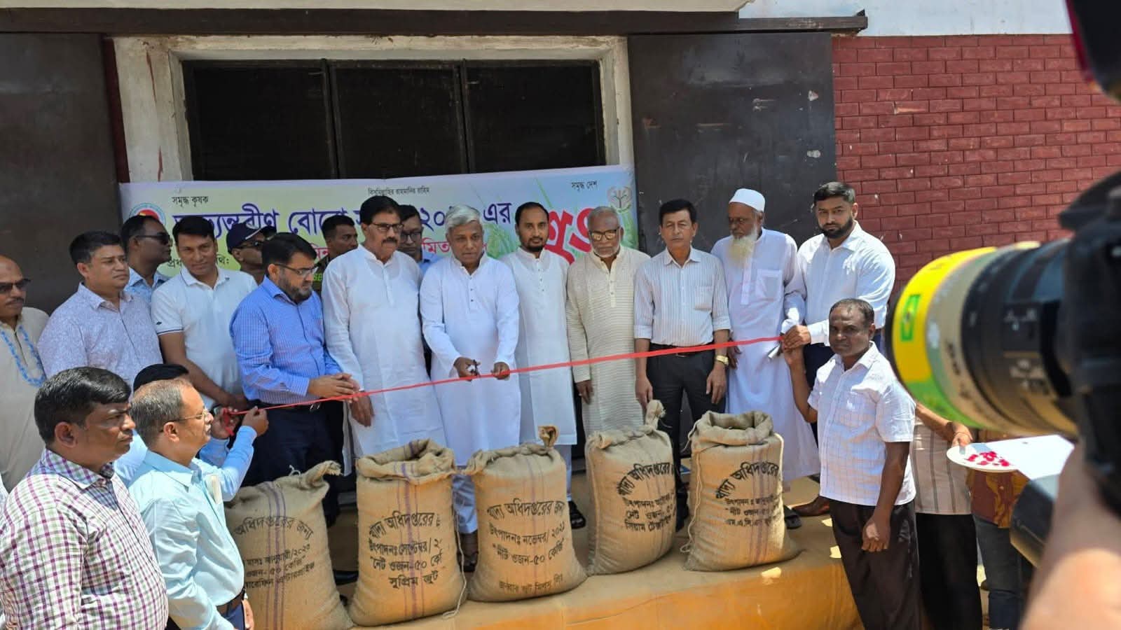 যশোরে শস্য বীমার ঘোষণা ও বোরো সংগ্রহ অভিযানের উদ্বোধন:কৃষকদের জন্য বিশেষ প্যাকেজ