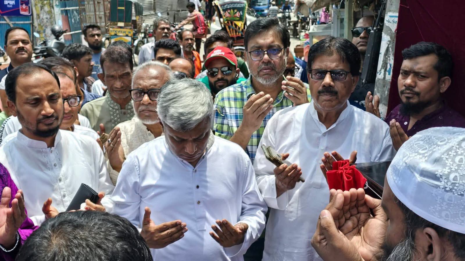 প্রতিমন্ত্রী অনিন্দ্য ইসলাম অমিতের উপস্থিতিতে আধুনিক সড়ক ও ড্রেনেজ প্রকল্পের কাজ শুরু