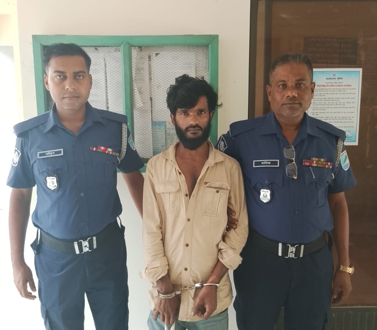 তাড়াইলে ৪৬ পিস ইয়াবাসহ ইয়াবা ব্যাবসায়ীকে গ্রেফতার