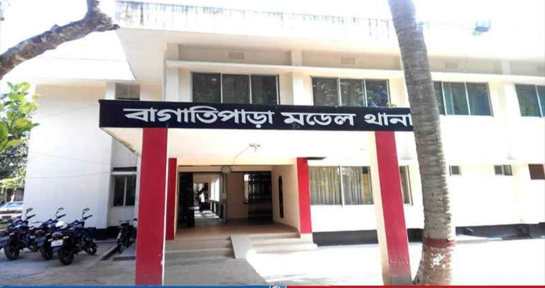 নাটোরে নাতির ছোঁড়া হাঁসুয়ায় প্রাণ গেল দাদির