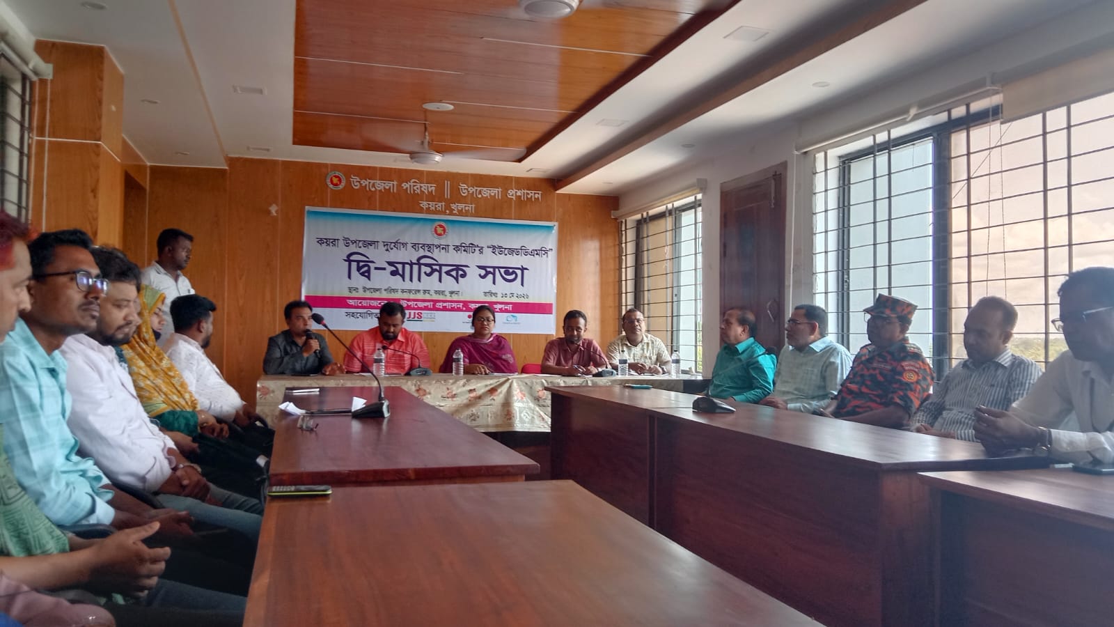 কয়রার উপকূলে নির্ঘুম রাতের হাতছানি ও আগাম প্রস্তুতির লড়াই