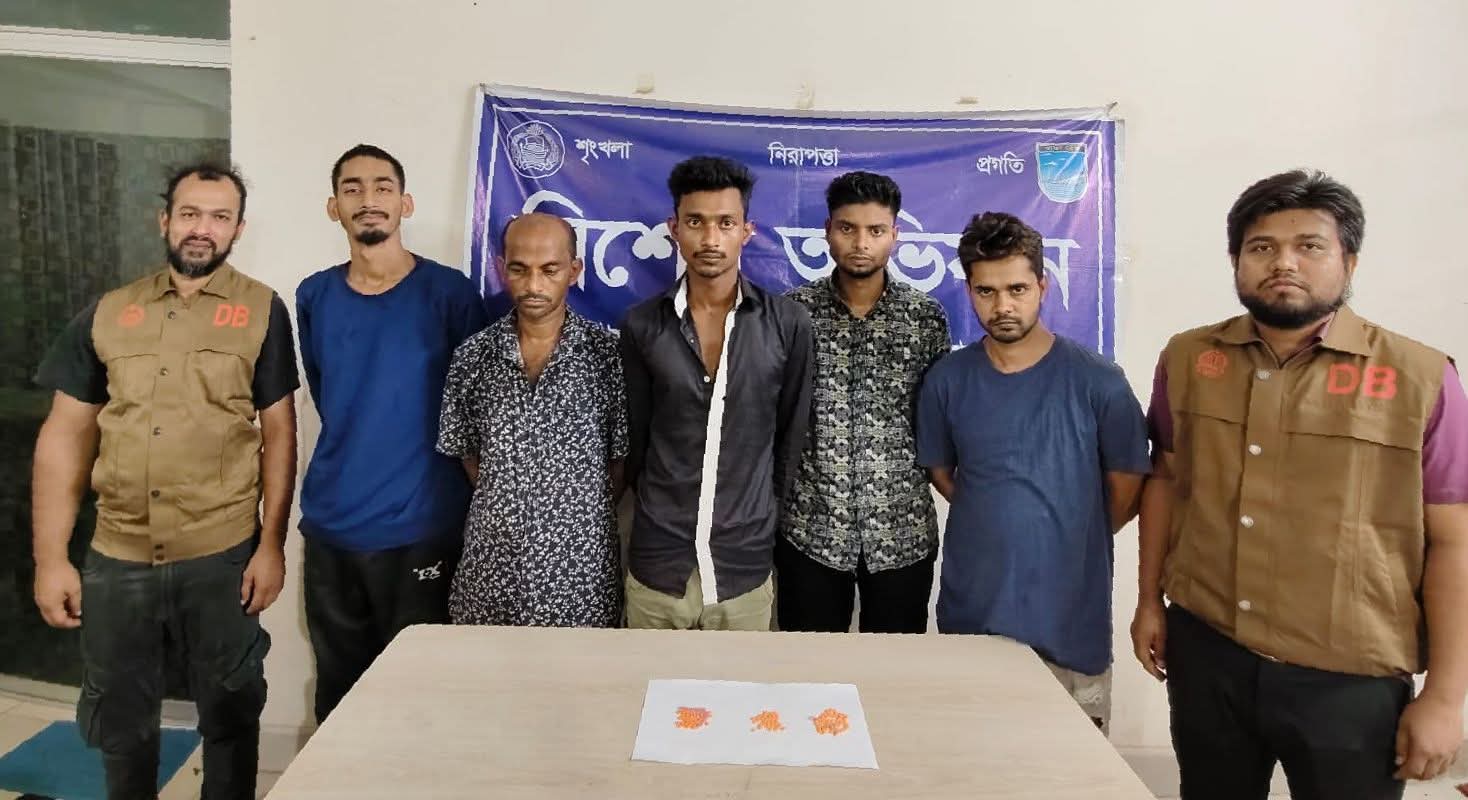 ঢাকা জেলা উত্তর -সাভার-আশুলিয়ায় ডিবির অভিযানে ইয়াবাসহ ৫ মাদক ব্যবসায়ী গ্রেফতার।