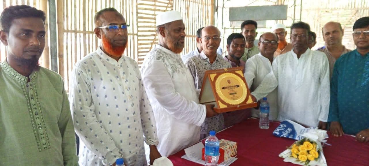 পাইকগাছার দেলুটির বিভিন্ন শিক্ষা প্রতিষ্ঠান পরিদর্শনে -এমপি আবুল কালাম আজাদ