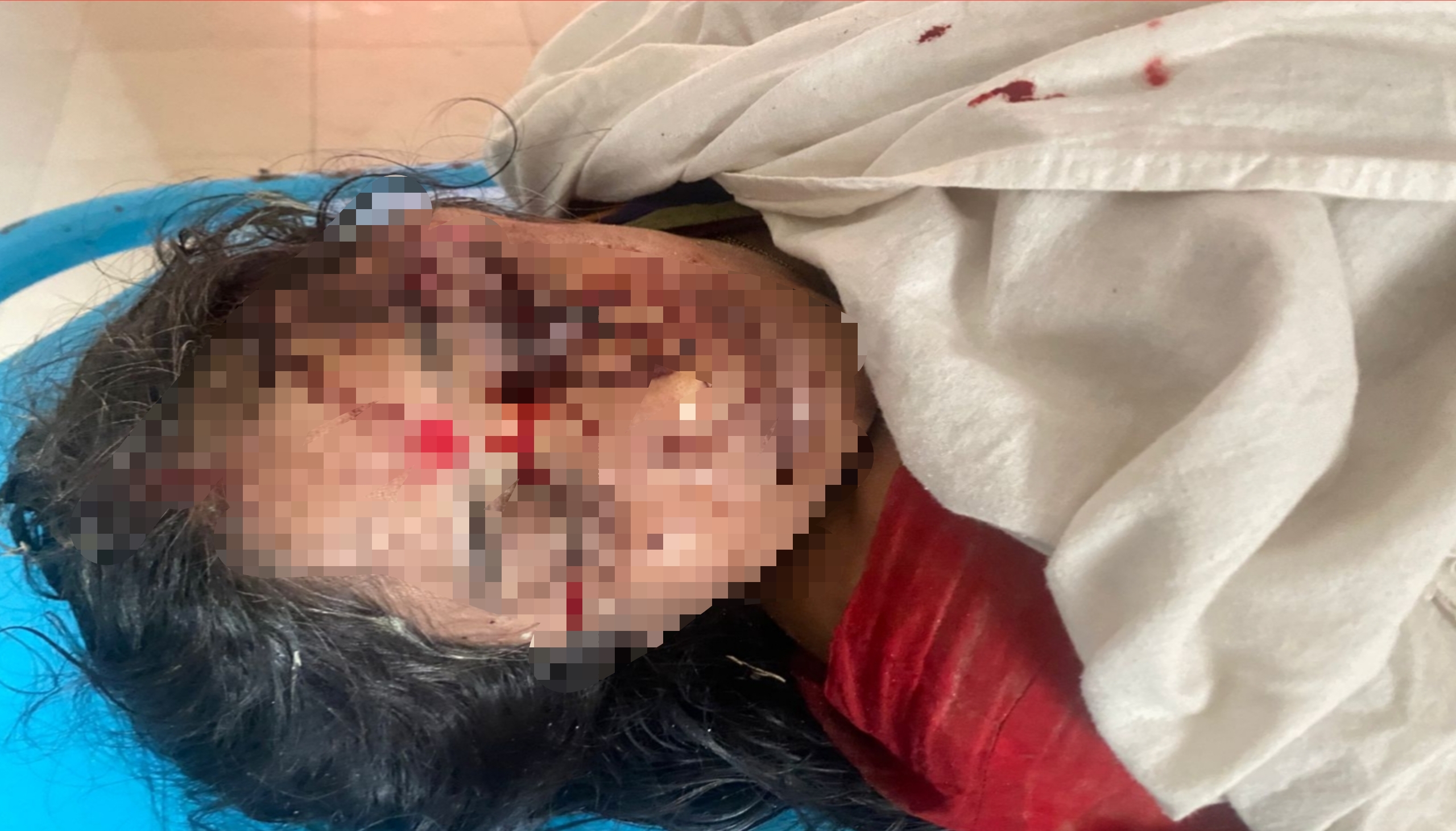 কিশোরগঞ্জ সদর হাসপাতালে সড়ক দুর্ঘটনায় নিহত অজ্ঞাতনামা নারীর মরদেহ