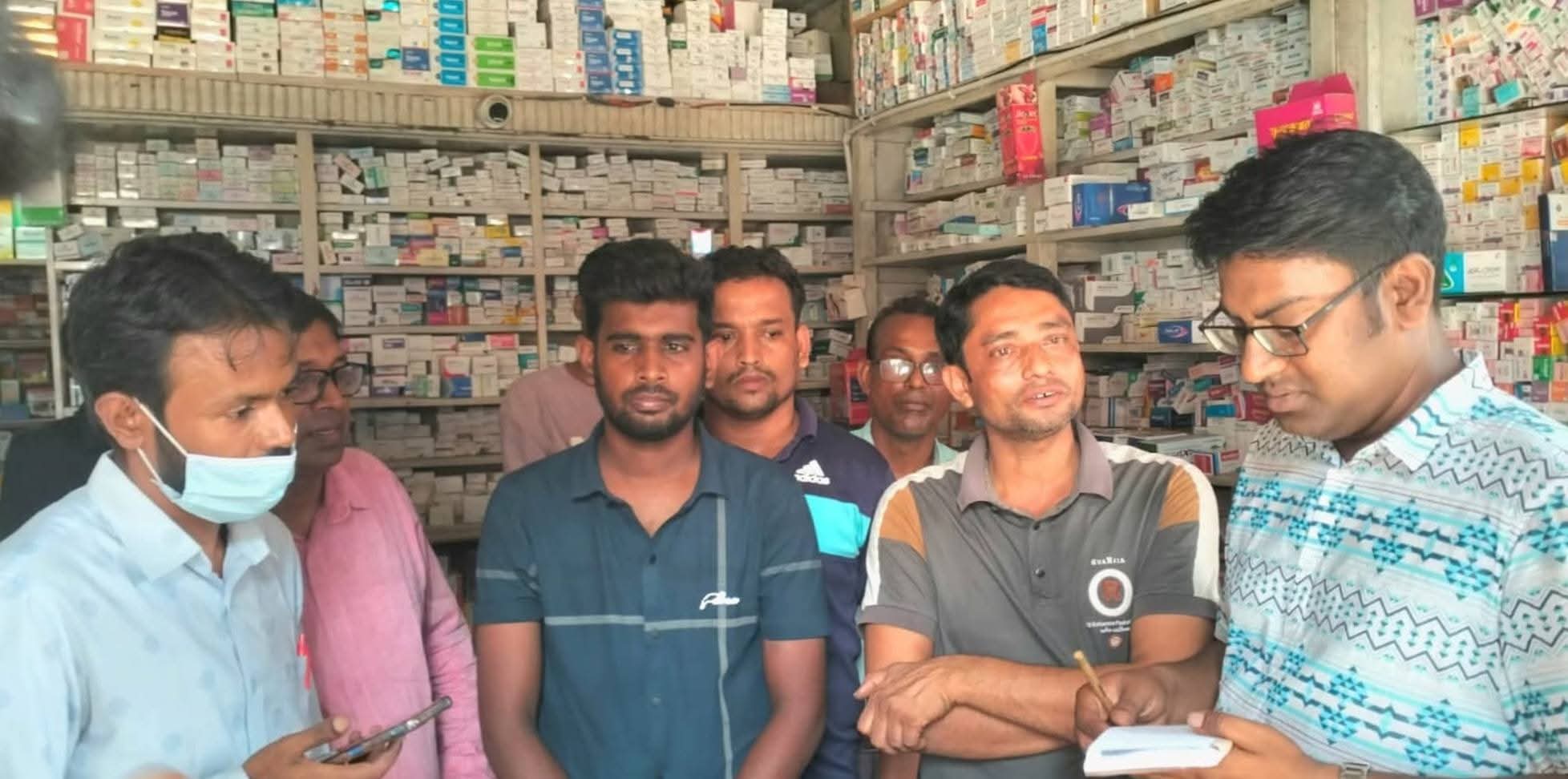 ভ্রাম্যমান আদালতে পাইকগাছায় দুই ব্যবসায়ীকে জরিমানা