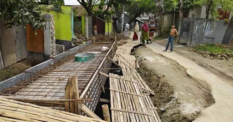 ঠিকাদারের গাফিলতি; কুষ্টিয়ার কুমারখালীতে ৩৬ কোটির উন্নয়ন প্রকল্প এখন ’মরণফাঁদ’