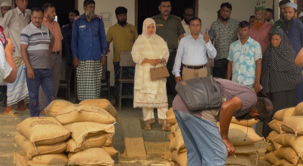 ঈদের ভিজিএফের চাল পাচারের অভিযোগে, জব্দ ৭০ বস্তা চাল এতিমখানায় দিল প্রশাসন