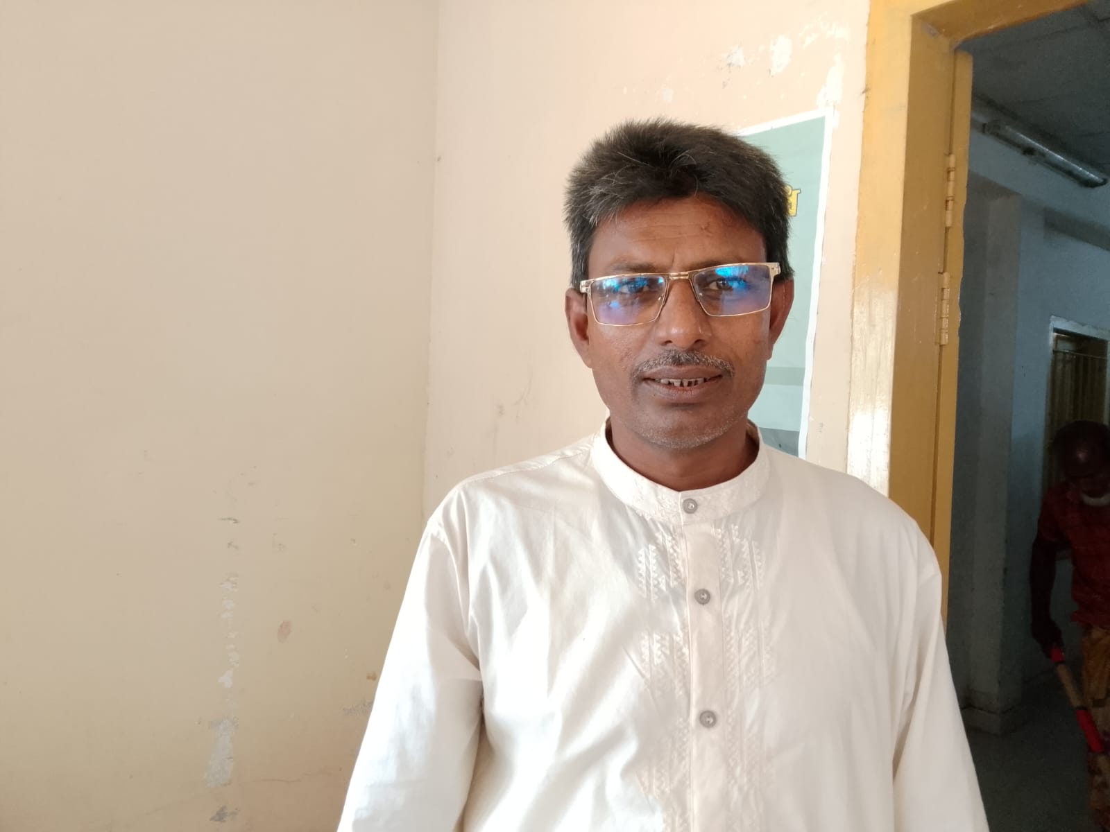 রাজারহাট সদর ইউনিয়নে অসহায় মানুষের পাশে মেম্বার শহিদুল ইসলাম
