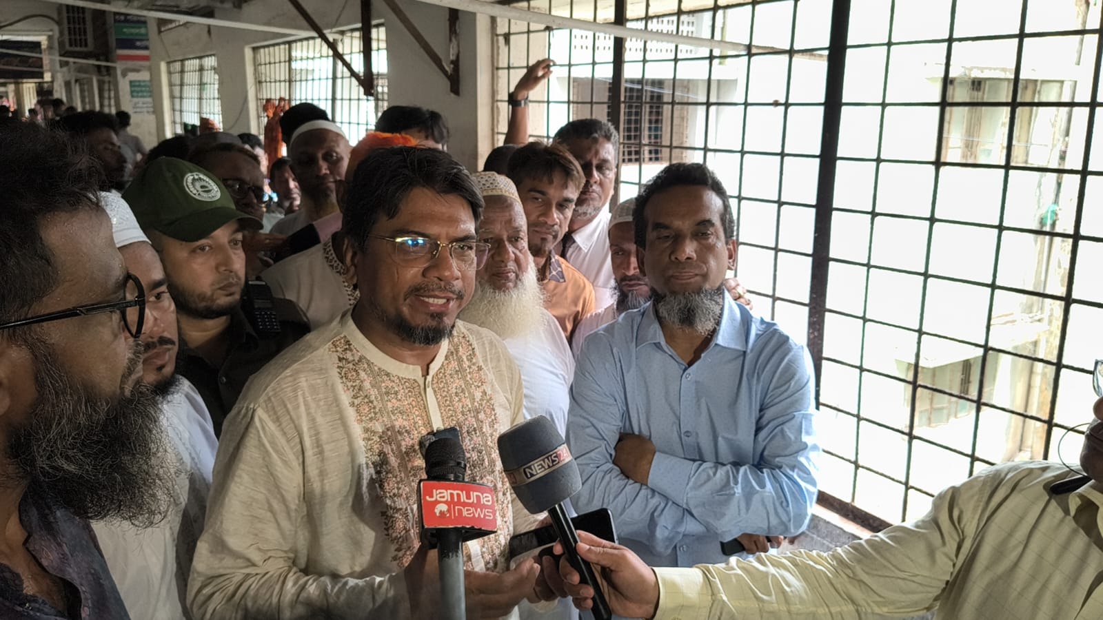 ঘটনাস্থল পরিদর্শনে এমপি জাহাঙ্গীর হোসেন হেলাল, দ্রুত সংস্কারের আশ্বাস