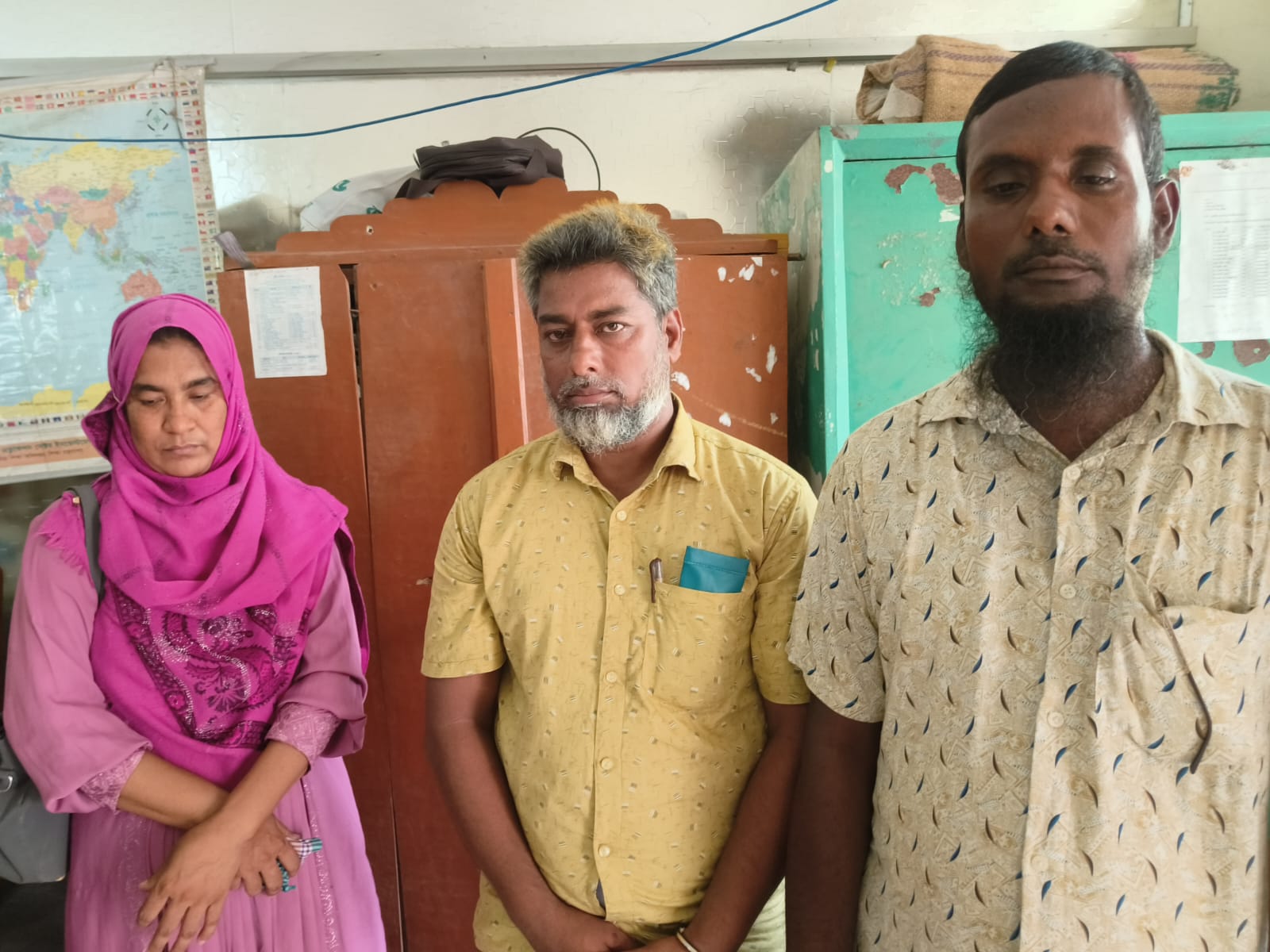 দৌলতপুরে পরীক্ষায় অনিয়ম, র‍্যাবের হাতে আটক ৩ শিক্ষক, বহিষ্কার শিক্ষার্থী।