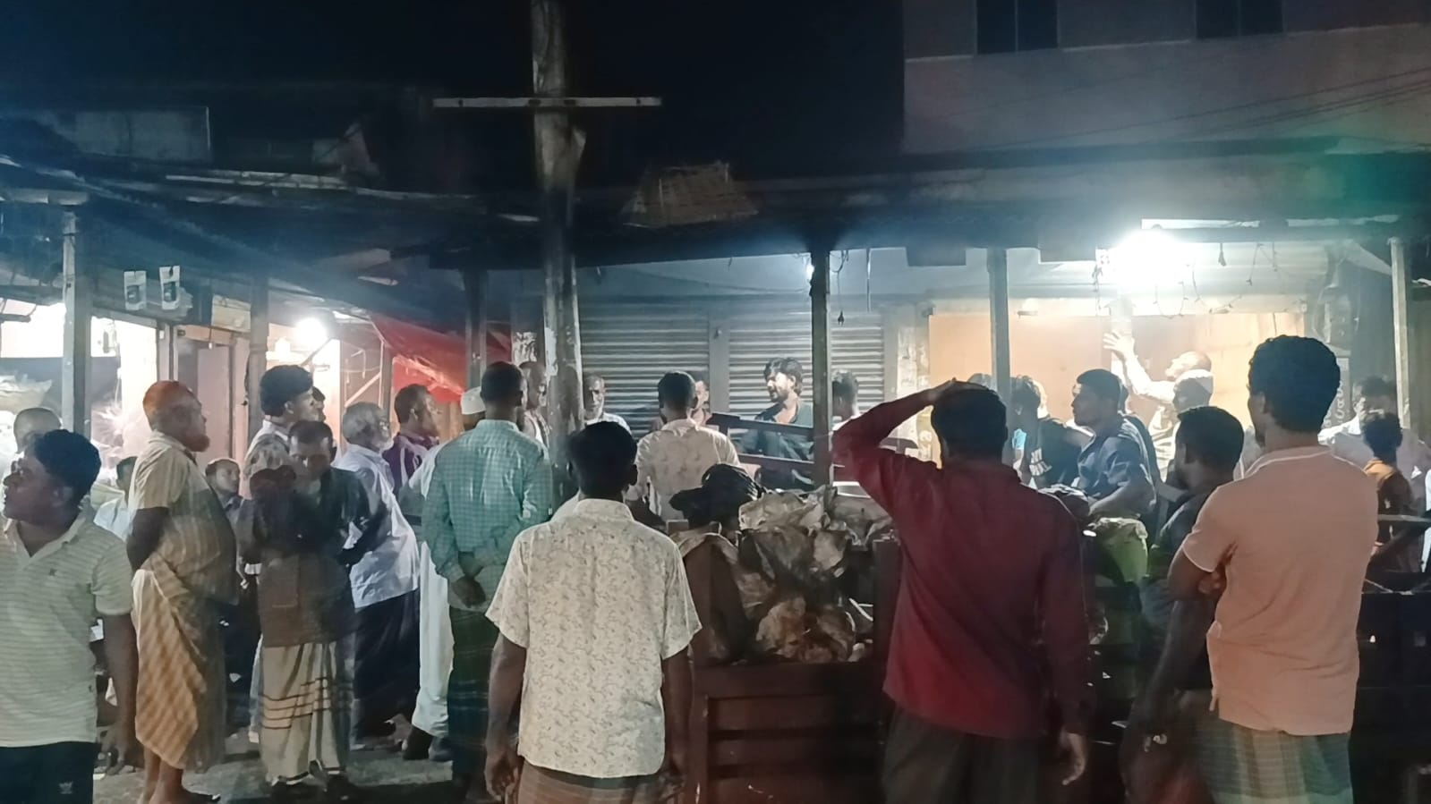 ত্রিশালে মহিলা বিপনি বিতান নিয়ে অনিয়মের অভিযোগ, ক্ষোভ ব্যবসায়ীদের