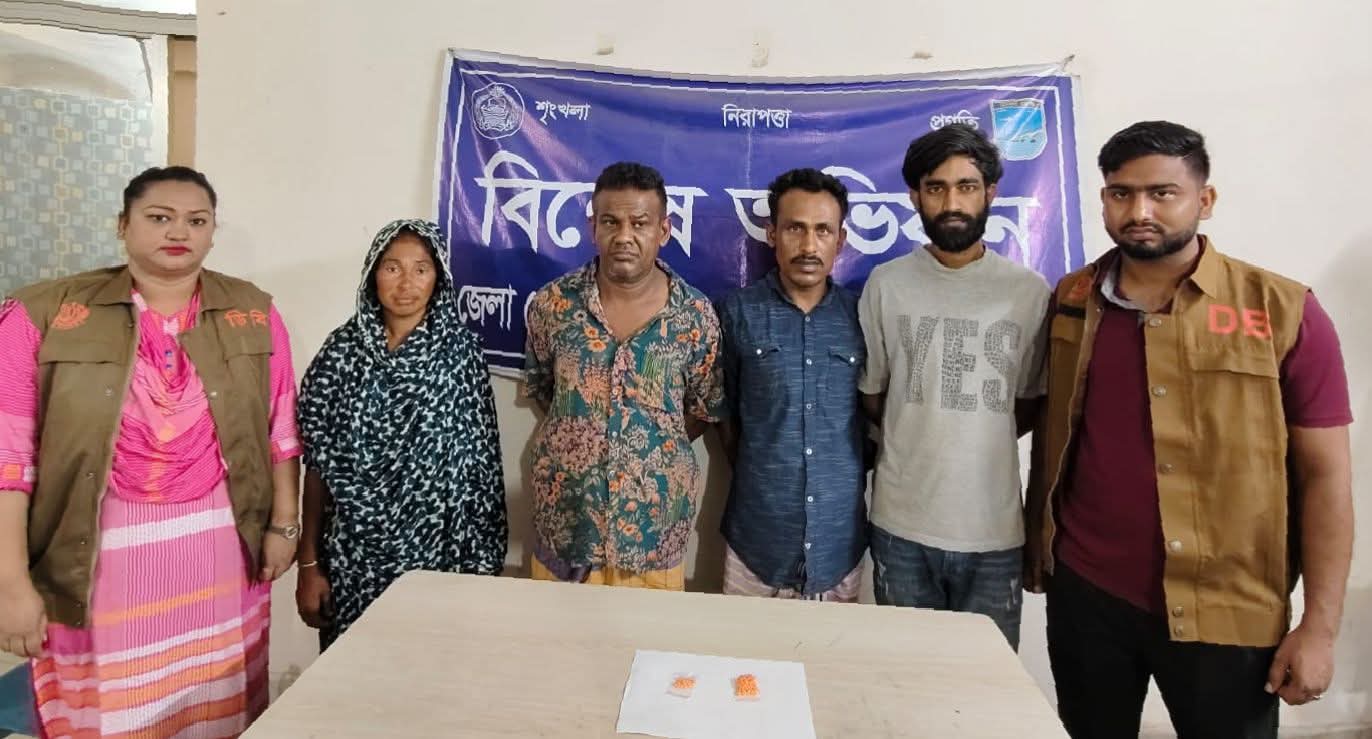 ঢাকার সাভারে ইয়াবাসহ ২ মাদক ব্যবসায়ী ও ২ ছিনতাইকারী গ্রেফতার
