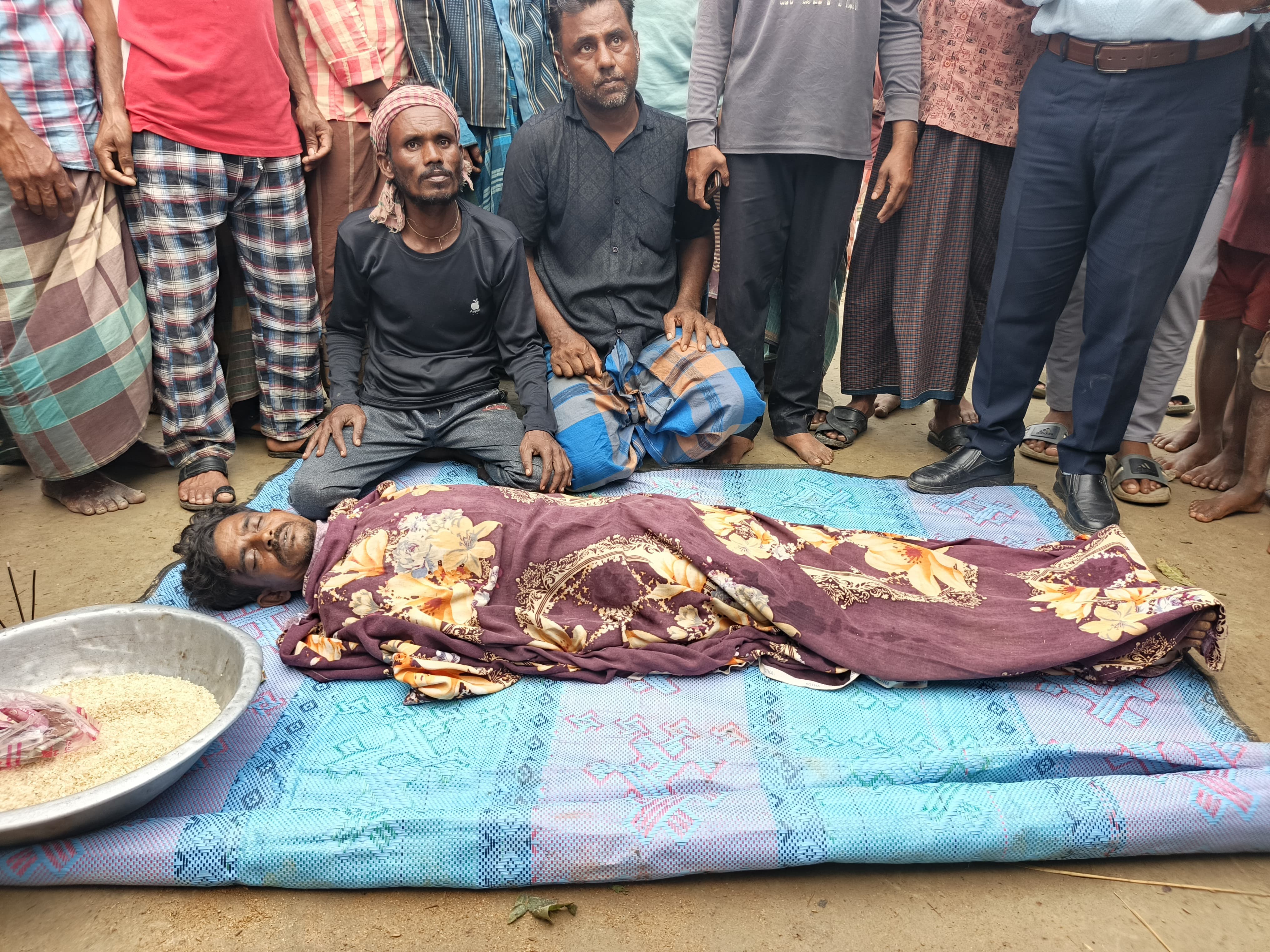 অষ্টগ্রামে বজ্রপাতে কৃষকের মৃত্যু, স্ত্রীসহ আহত ২