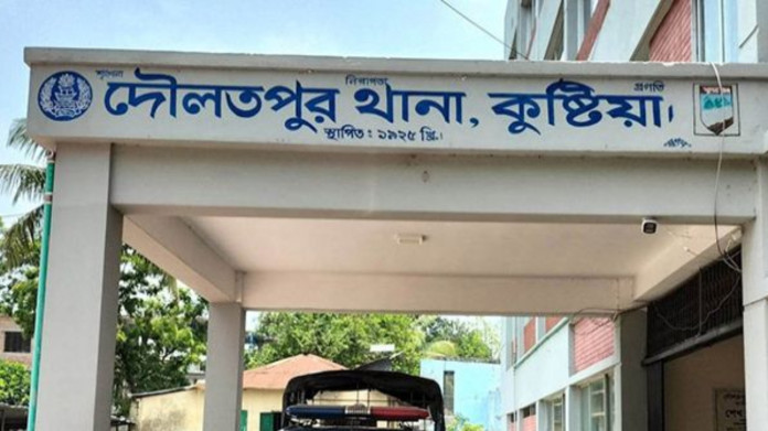 দৌলতপুরে বিএনপির দুই গ্রুপের সংঘর্ষ, গুলিবিদ্ধসহ আহত ৪