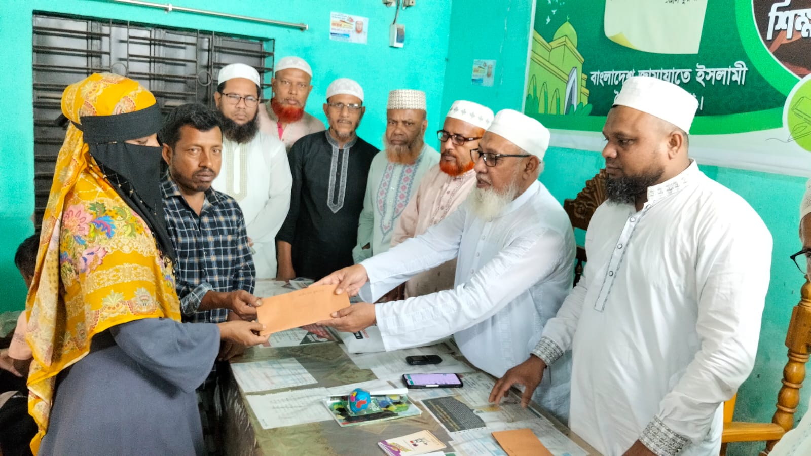 কিশোরগঞ্জে জুলাই বিপ্লবে নিহতদের পরিবারকে জামায়াতের ঈদ উপহার