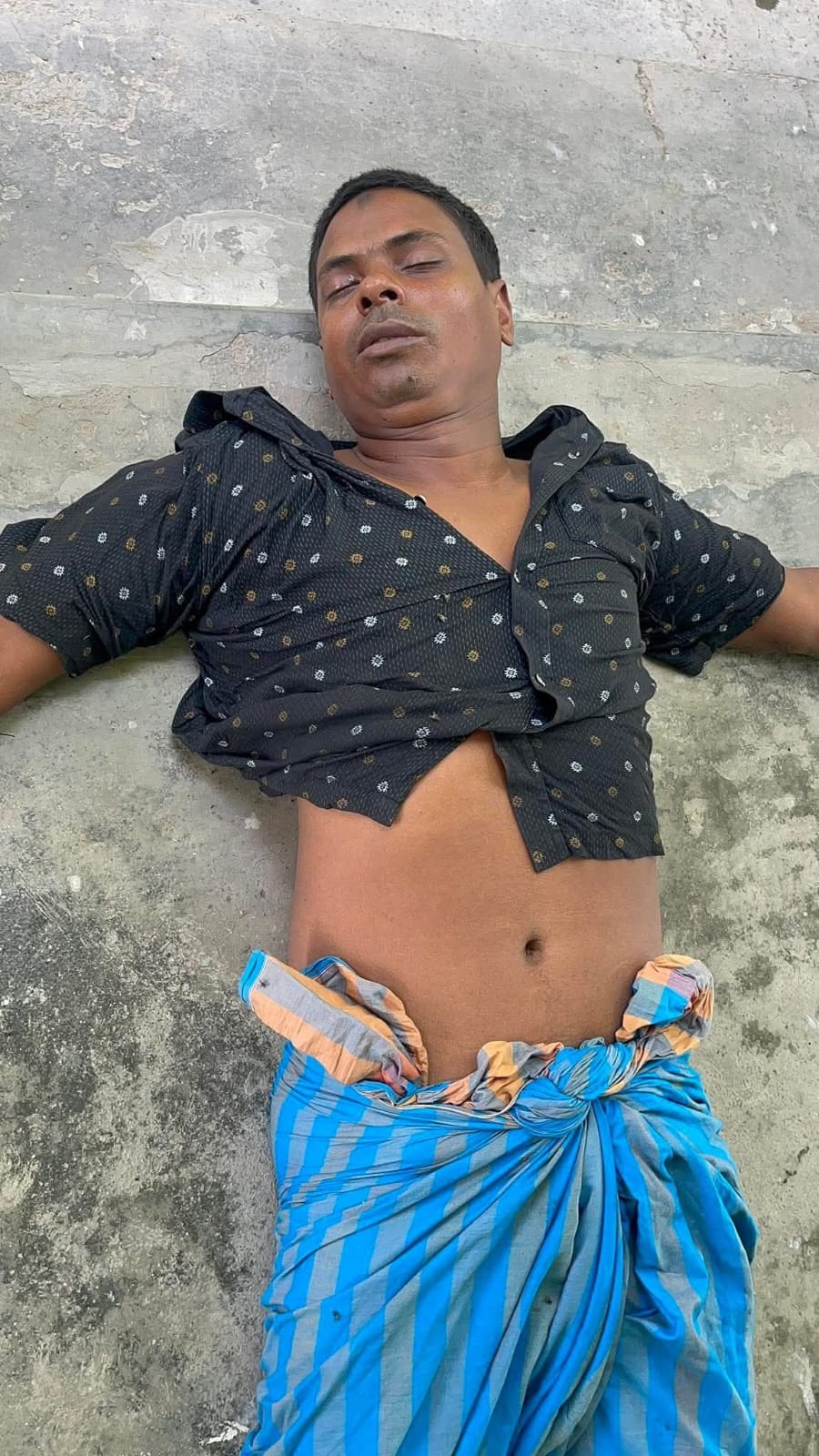 কুষ্টিয়ায়  অজ্ঞান পার্টির খপ্পরে এক ব্যক্তি, মাইক্রোবাস থেকে মহাসড়কে ফেলে উধাও