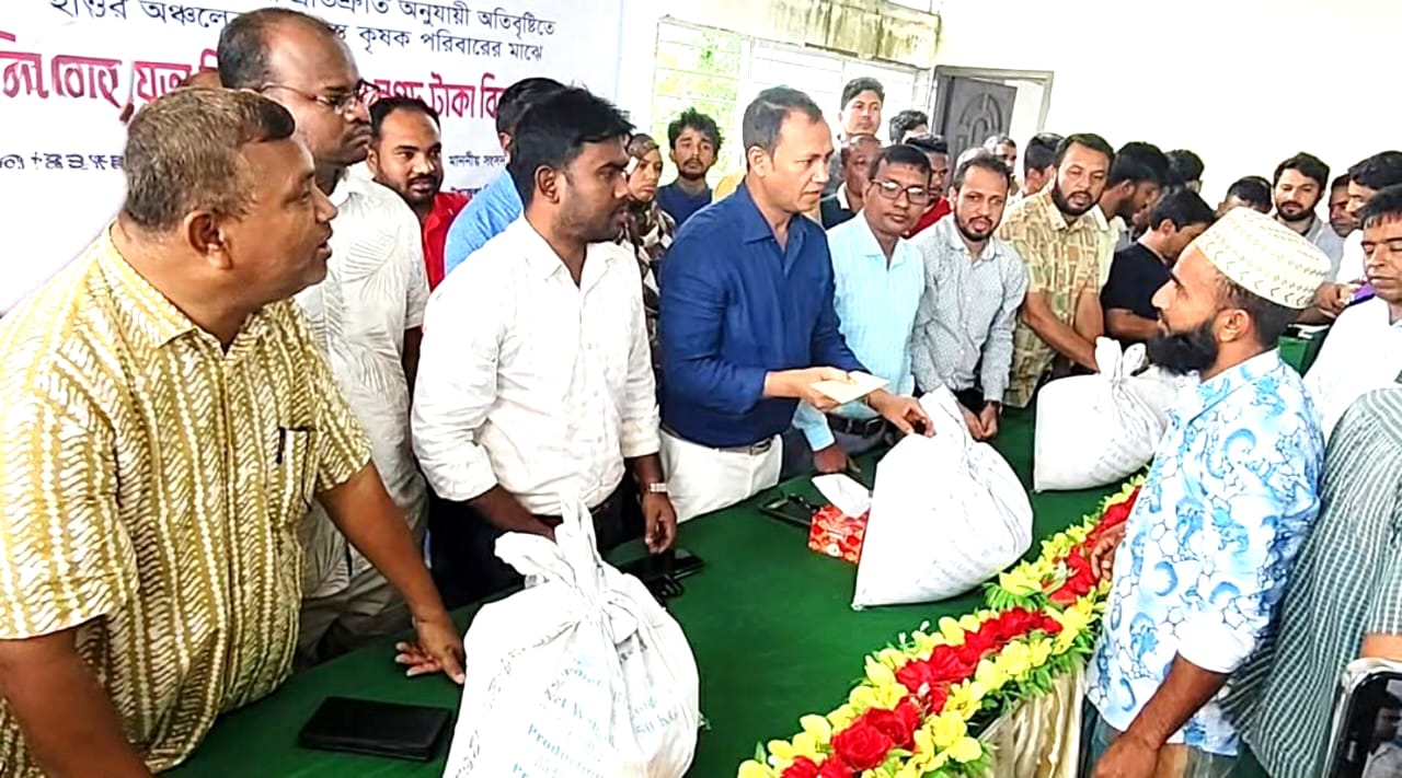 তাহিরপুরে ক্ষতিগ্রস্ত কৃষকদের মাঝে প্রধানমন্ত্রীর সহায়তা বিতরণ করলেন এমপি কামরুল