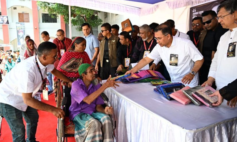 দুস্থদের মাঝে খাদ্যসামগ্রী ও বস্ত্র বিতরণ করলেন প্রধানমন্ত্রী তারেক রহমান