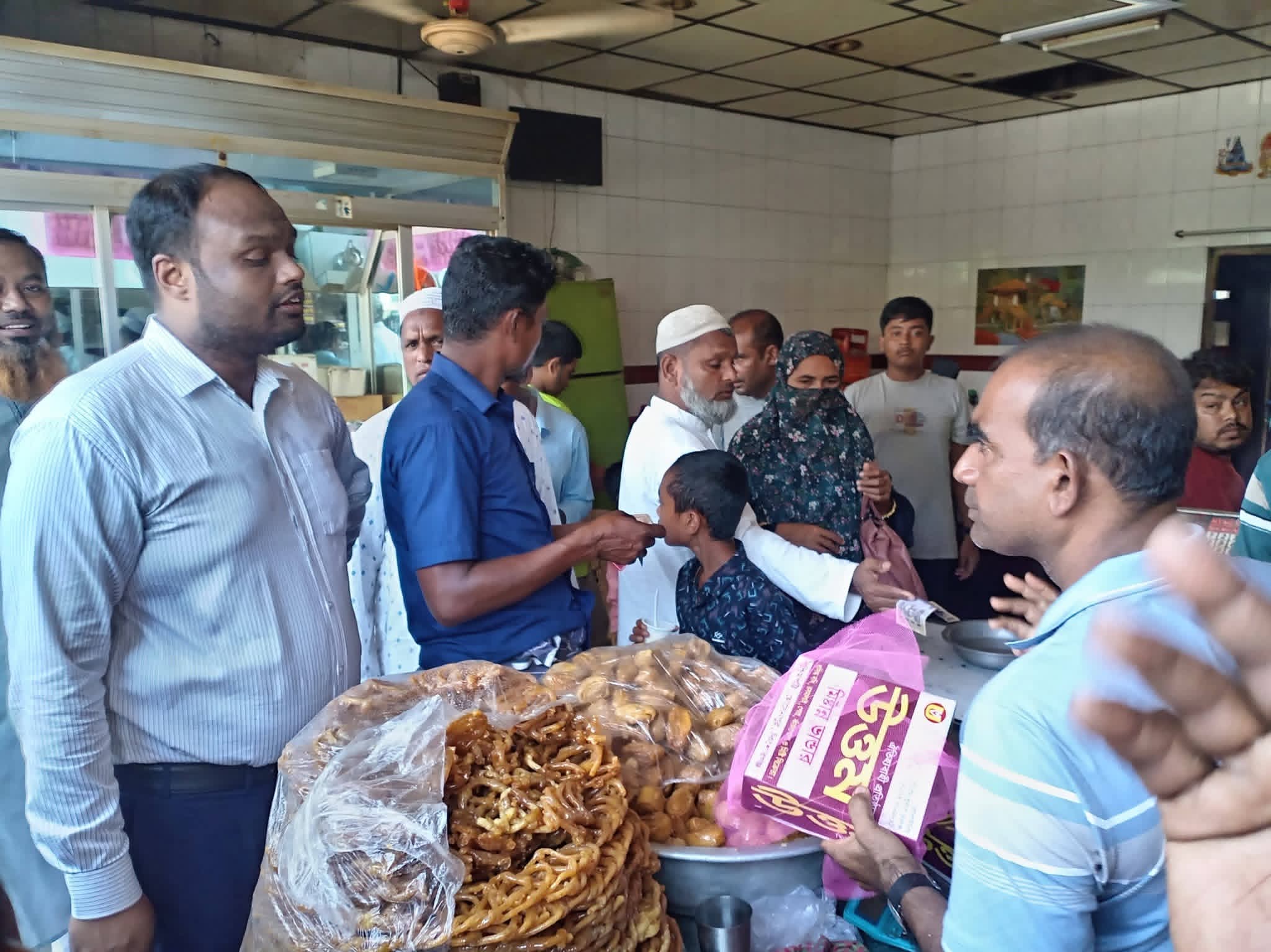 হোসেনপুরে ঈদকে কেন্দ্র করে অতিরিক্ত ভাড়া আদায় রোধে অভিযান,সিএনজি জব্দ
