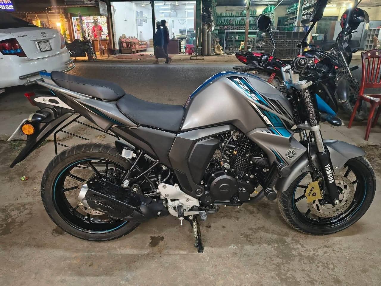 গভীর রাতে বাসা থেকে চুরি হলো প্রিয় ইয়ামাহা মোটরসাইকেল