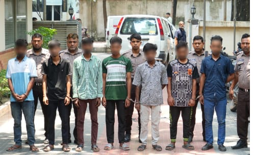 রাজধানীতে অপহরণ করে মুক্তিপণ আদায়কারী চক্রের সক্রিয় নয় সদস্যকে গ্রেফতার করেছে আদাবর থানা পুলিশ