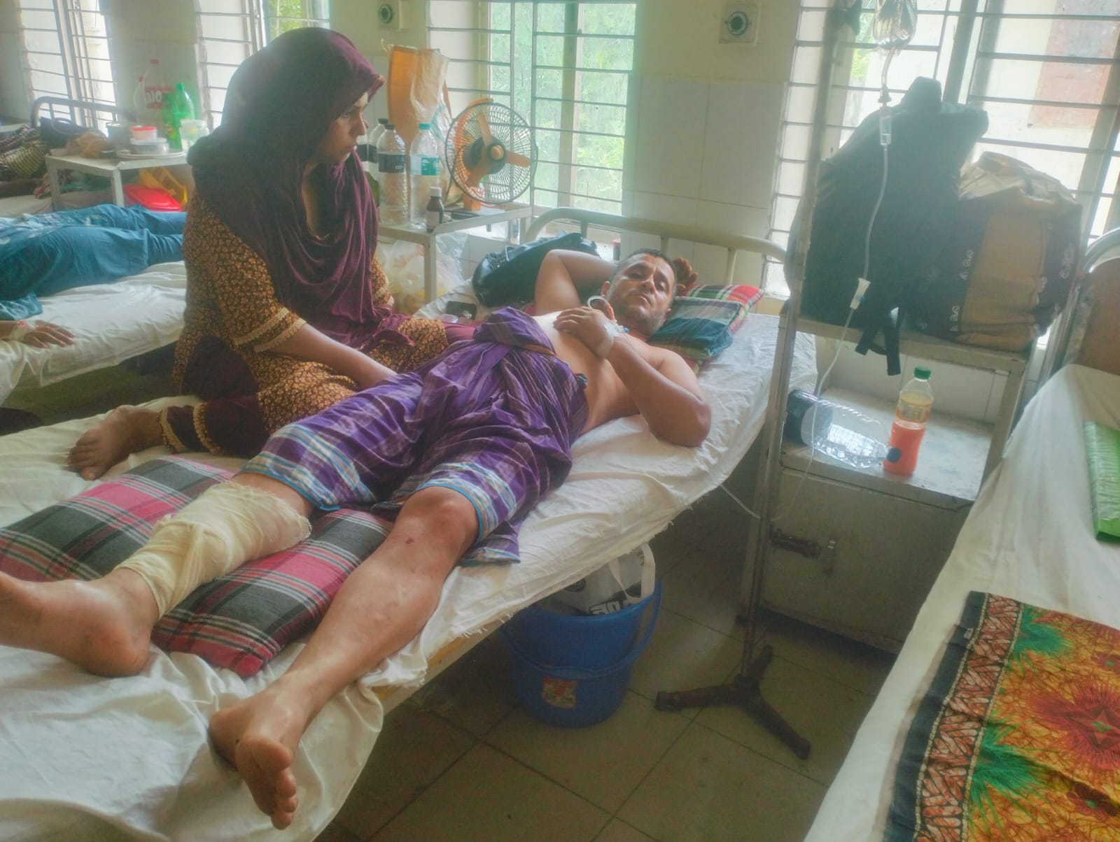 হাসপাতালে ভর্তি রোগীর নেতৃত্বে হামলার অভিযোগ