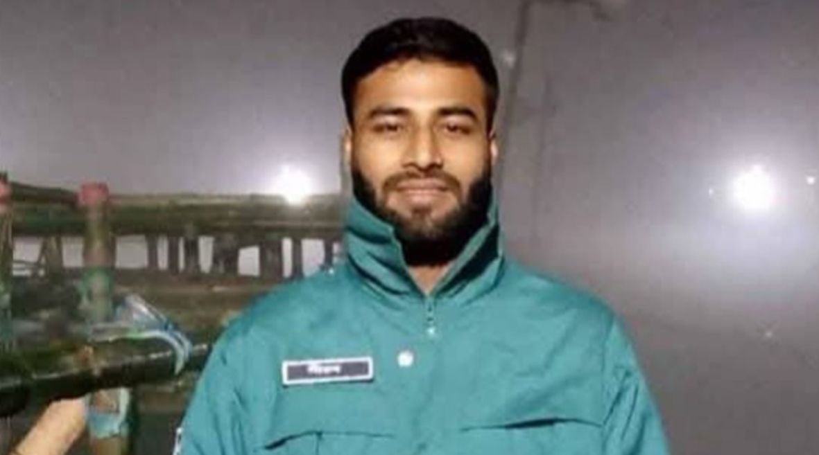 বরিশালে ইয়াবা-গাঁজাসহ পুলিশ কনস্টেবল আটক
